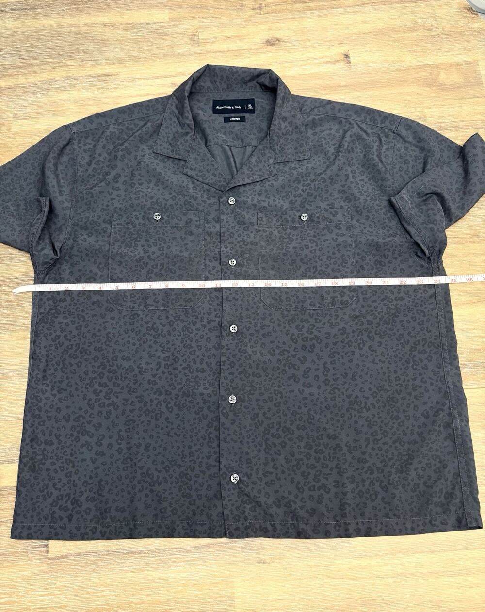 Abercrombie & fitch Gray Button Down Cheetah Print Men’s Shirt Size XL